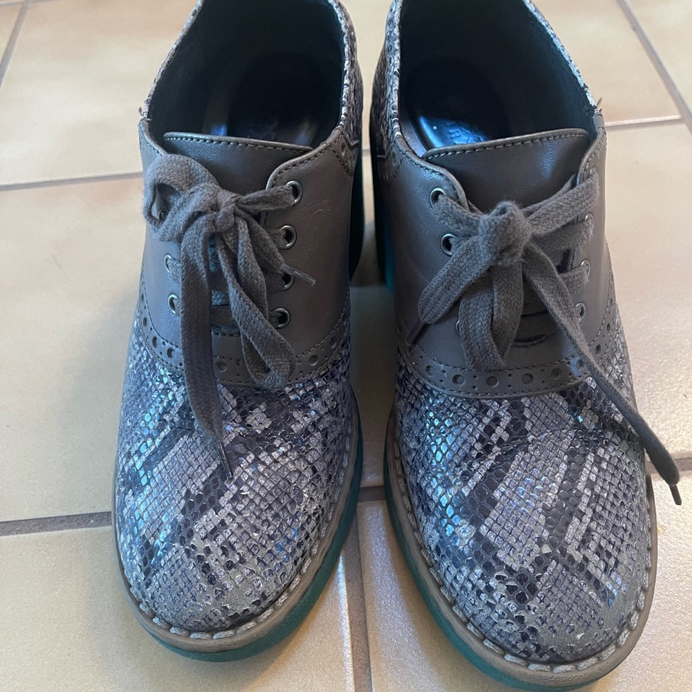 3/$20 final sale Snakeskin Platform Shoes with Green Heels
